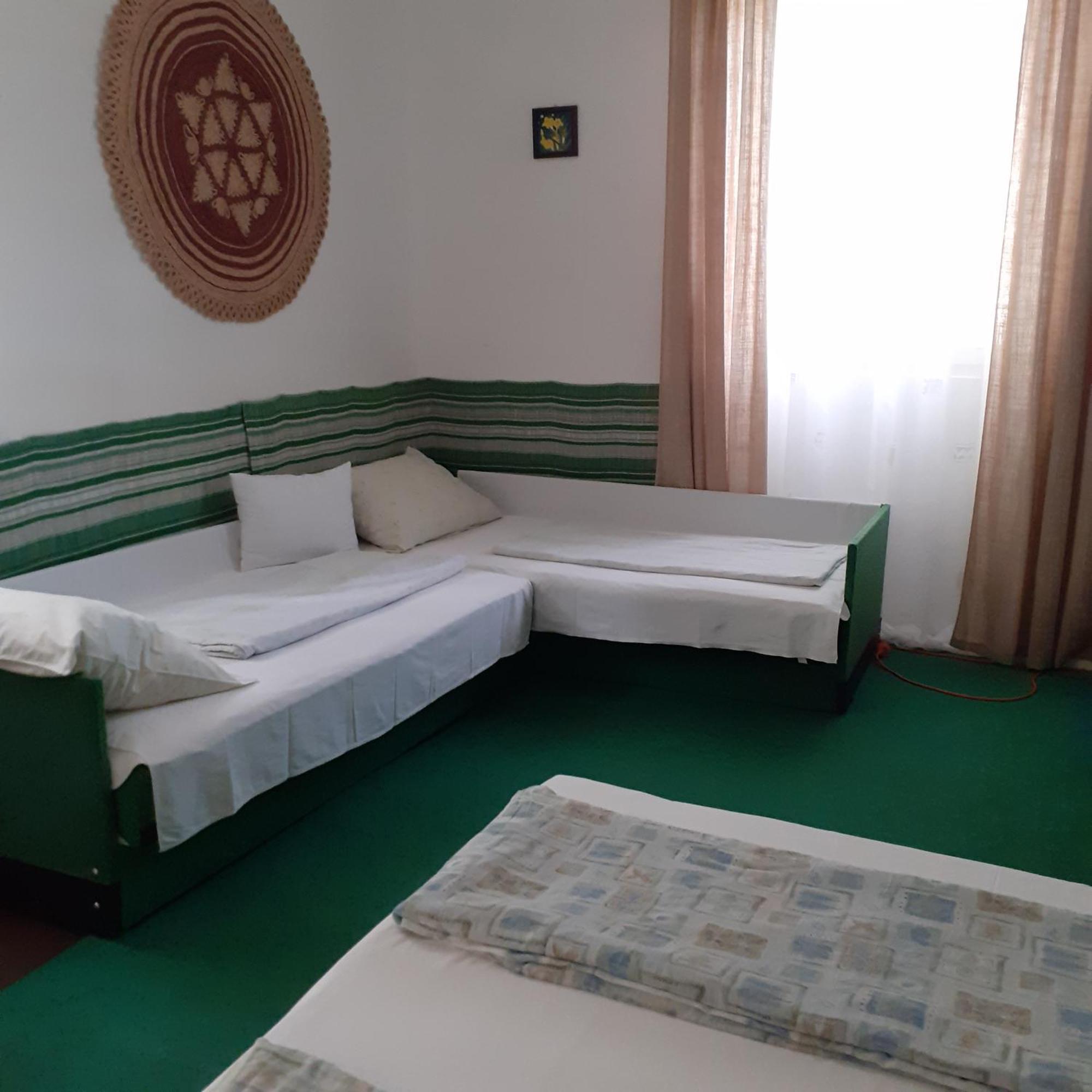 Marika Vendeghaz Daire Abádszalók Oda fotoğraf